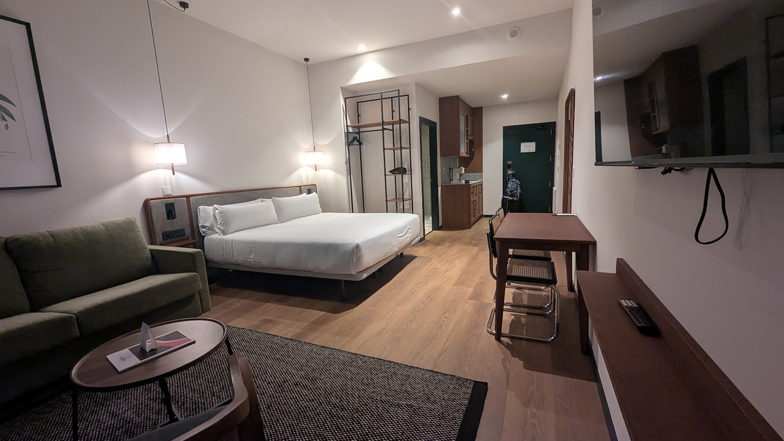 Batimont Suites & Apartments photo 2