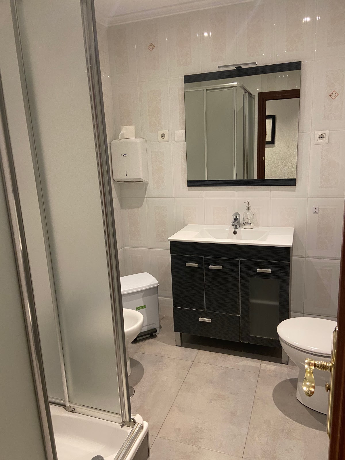 Pensión Angelines, SNEUU Hostel - Hostal en Santander photo 7