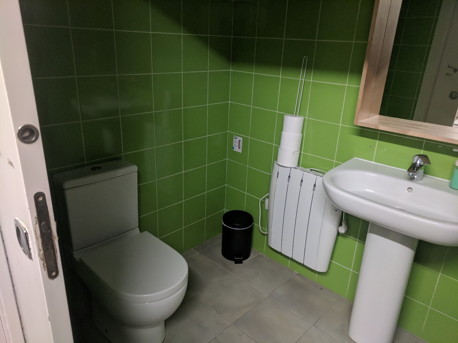 Ganbara Hostel - Self Check in photo 3