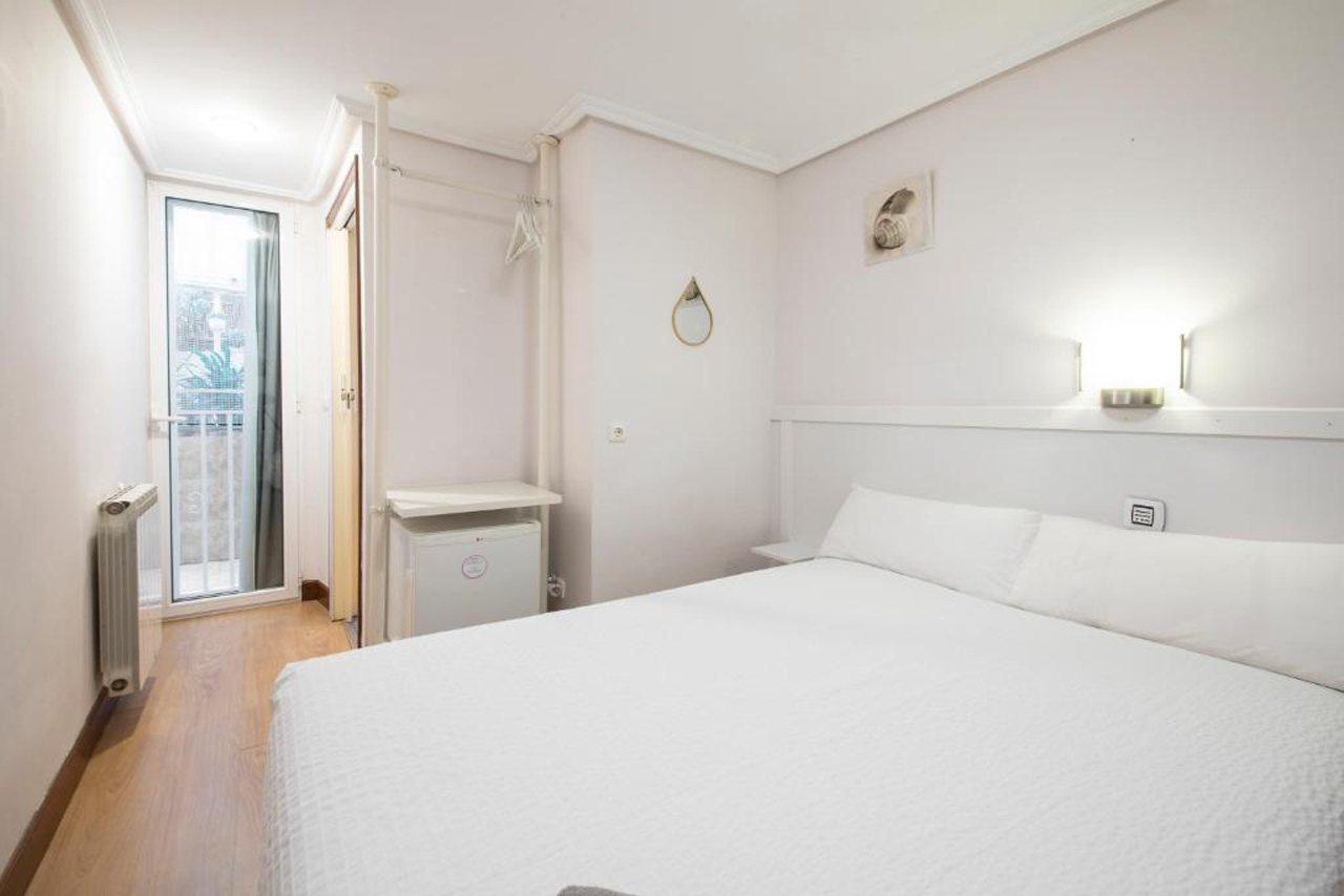 PENSION SANTA CLARA SAN SEBASTIAN photo 8