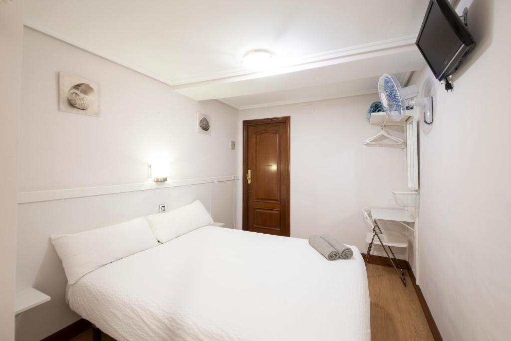 PENSION SANTA CLARA SAN SEBASTIAN photo 10