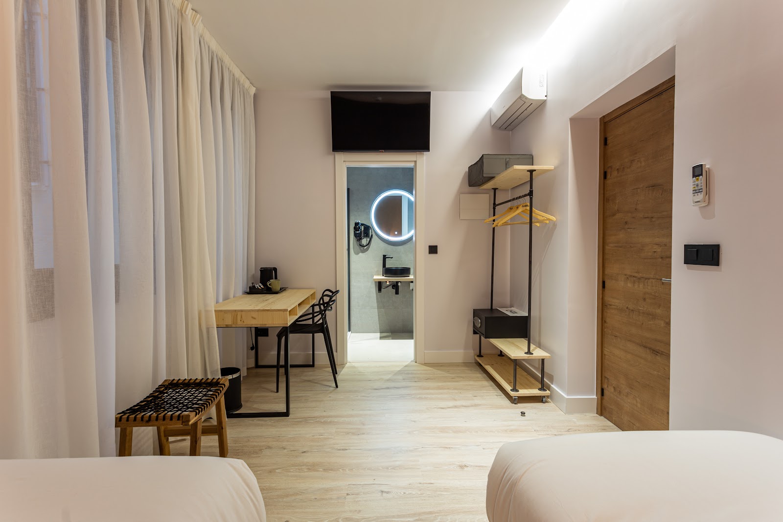 Casual Fuentes photo 7