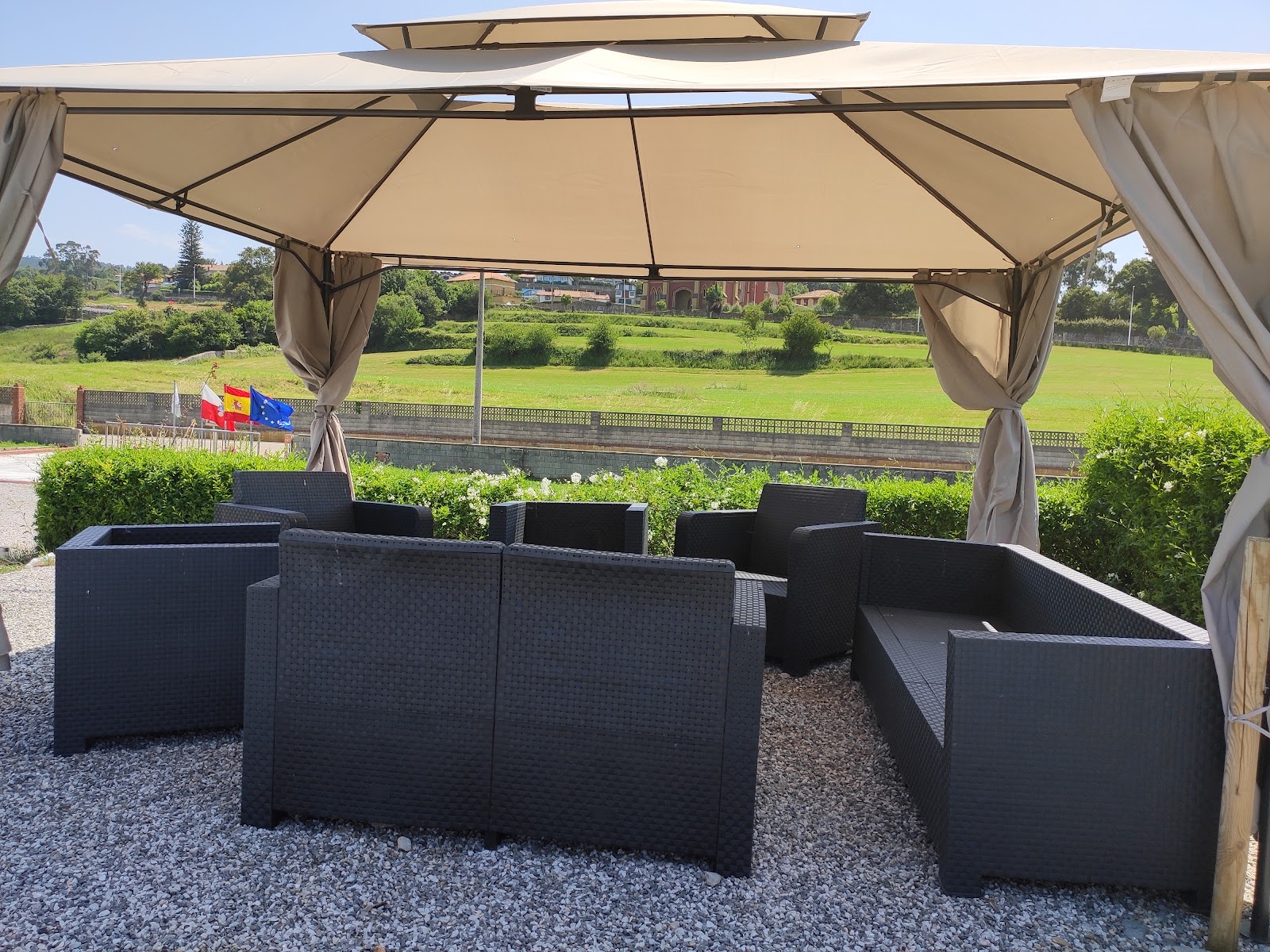 Área de Autocaravanas el Jardín de Cóbreces photo 6