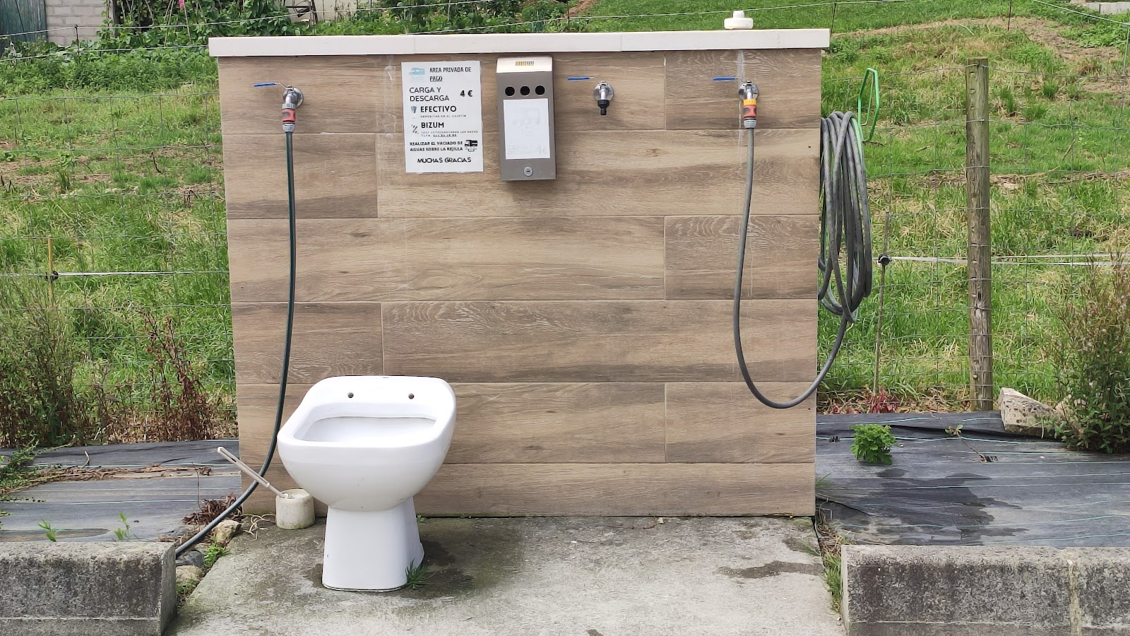 Motorhomes area Las Hazas photo 2