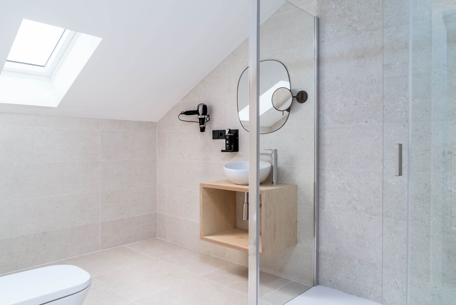 Limehome Santiago Rua de Gómez Ulla photo 9