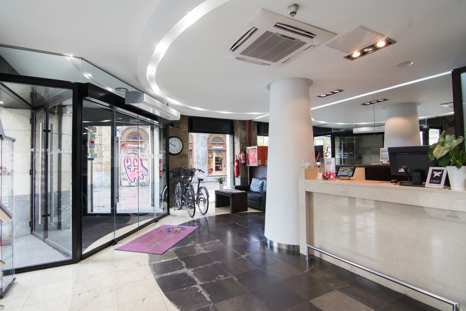 Petit Palace Arana photo 7