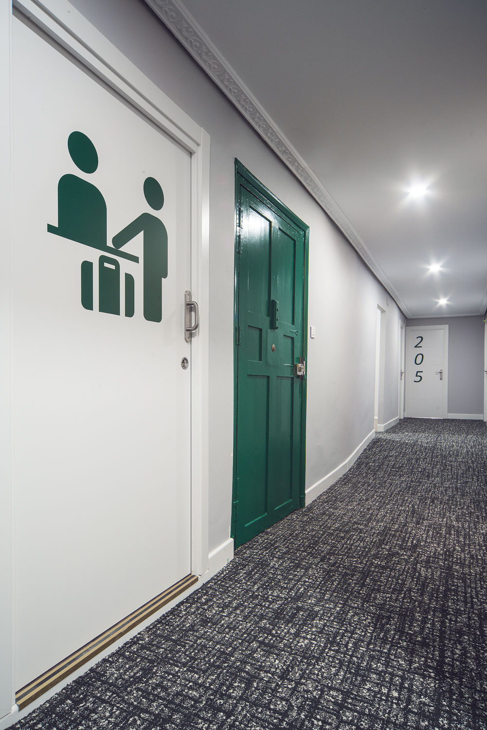 Casual Serantes photo 8