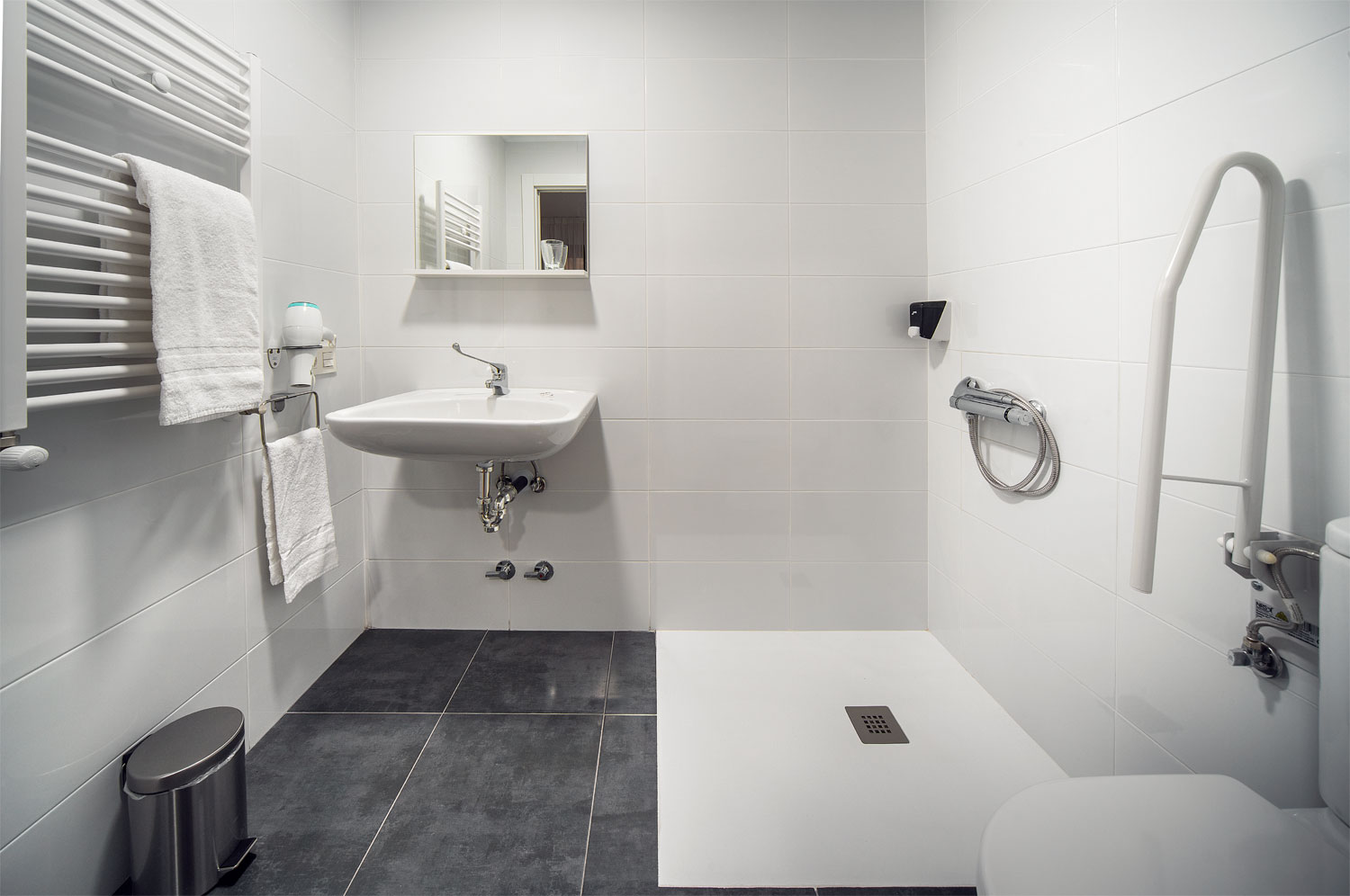 Casual Serantes photo 3