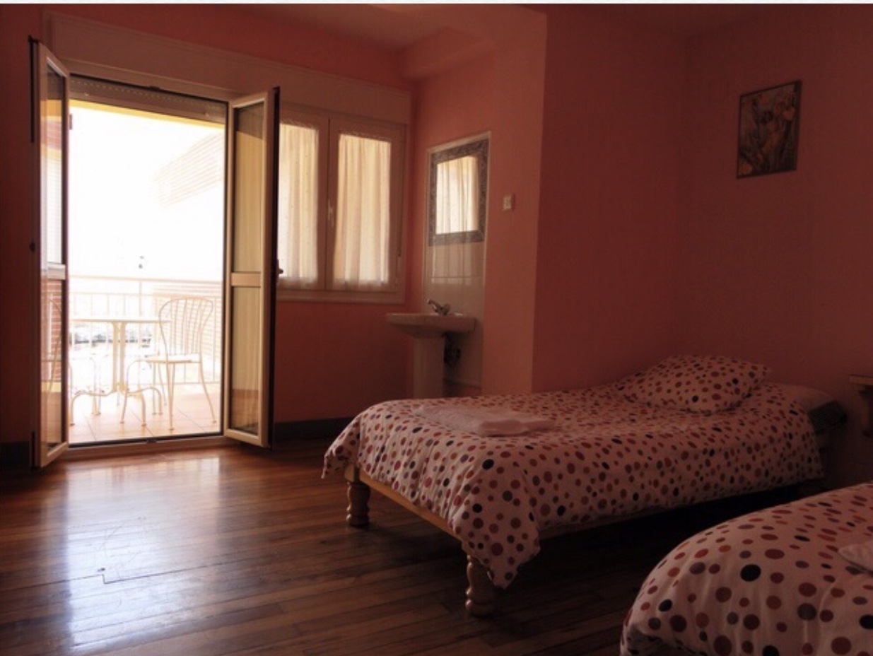 Pensión Esmeralda Laredo Cantabria photo 2