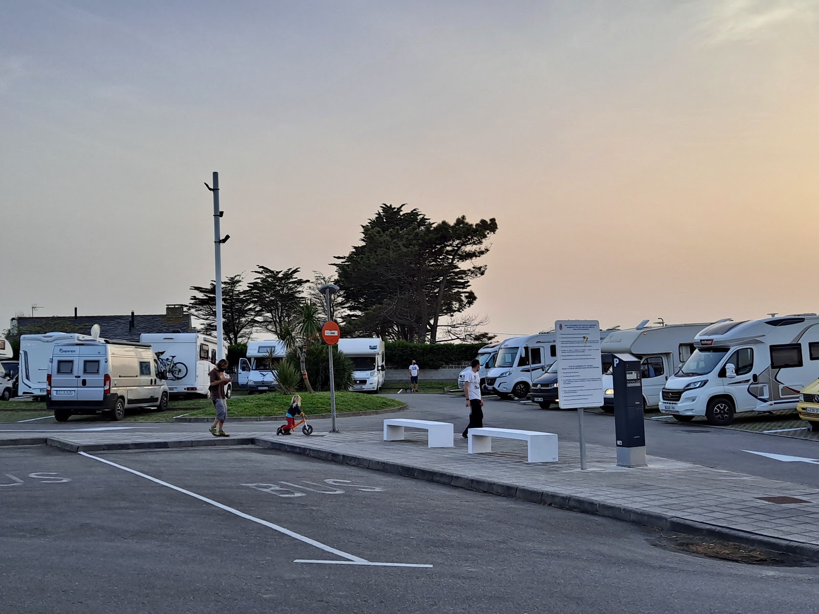 Area de Autocaravanas Tapia de Casarego photo 5