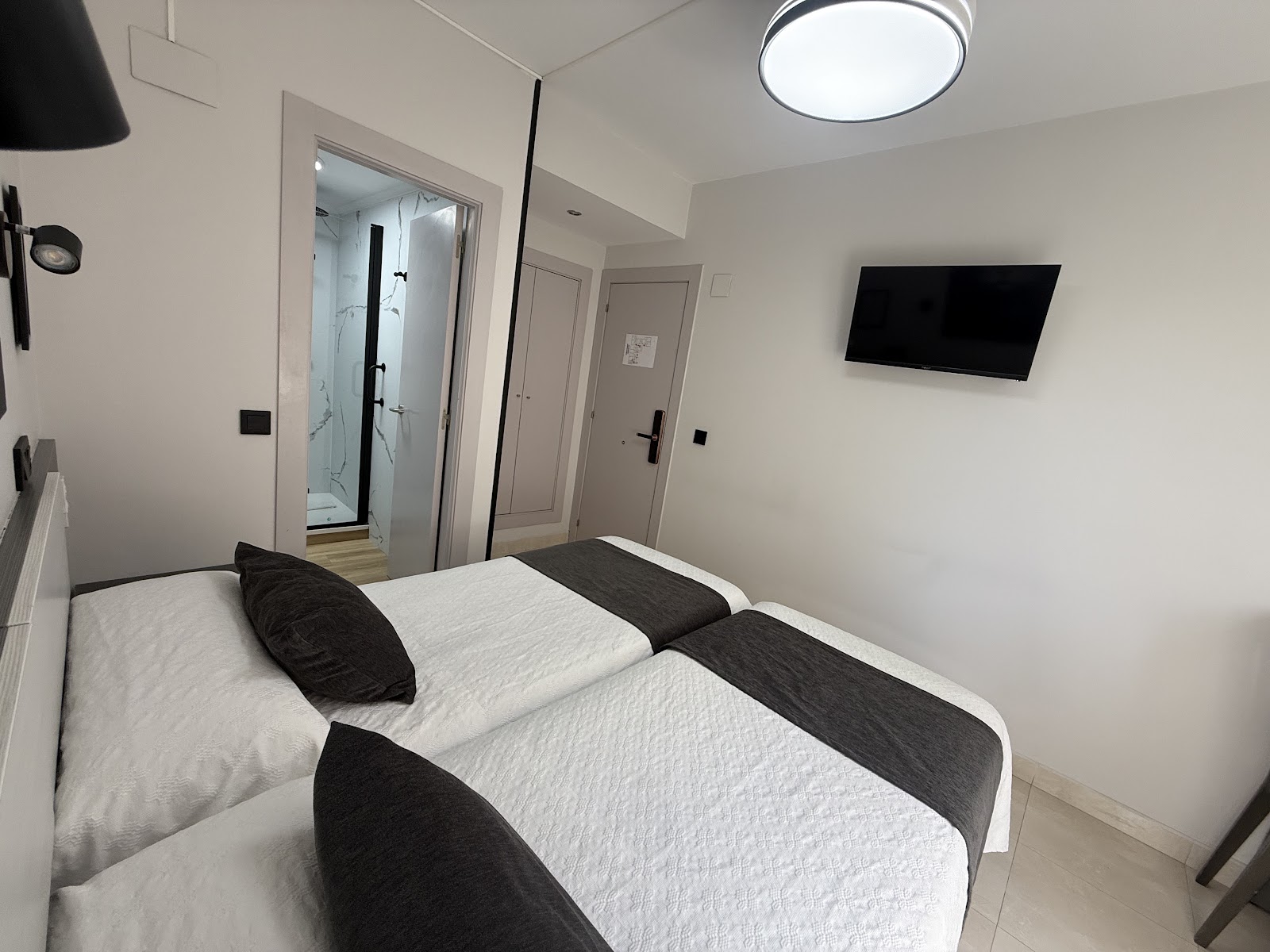 Hostal Plaza photo 5