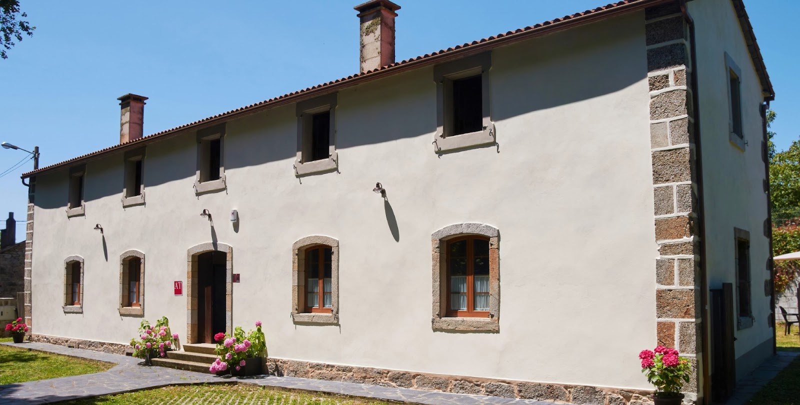 Escola de Bieite. Apartamentos rurales.