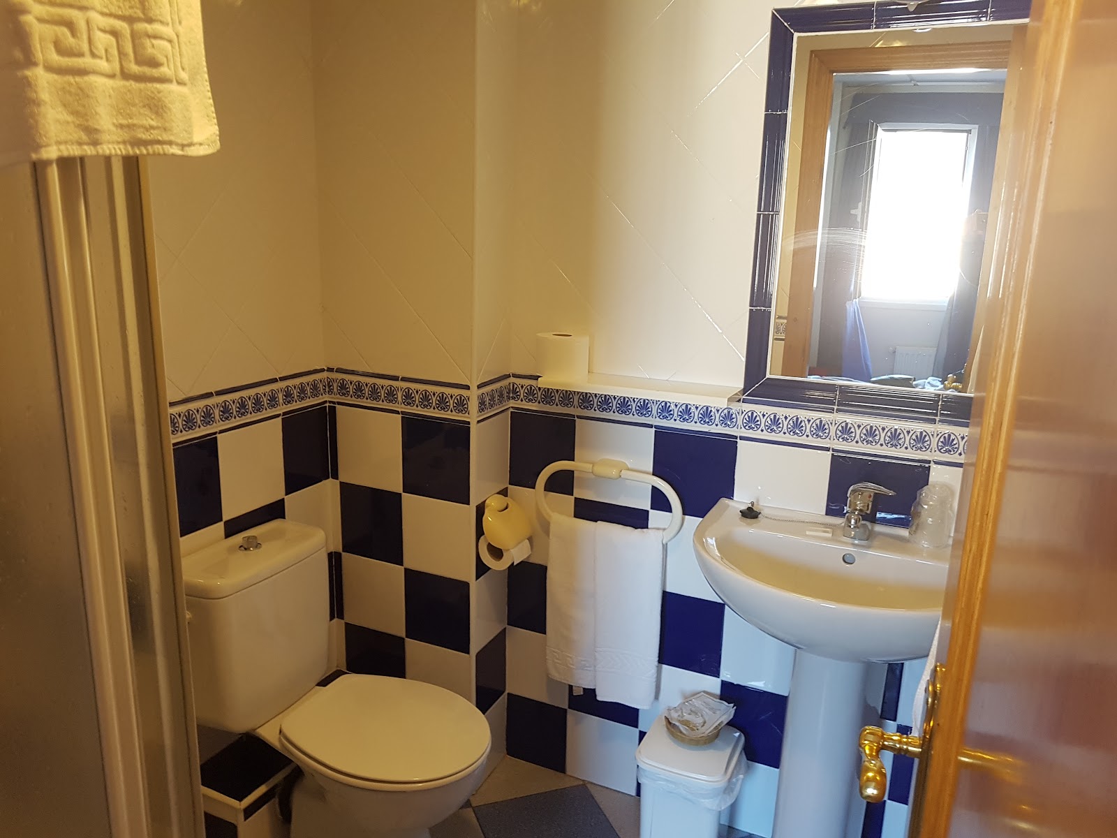 Pensión Residencia Linares photo 9