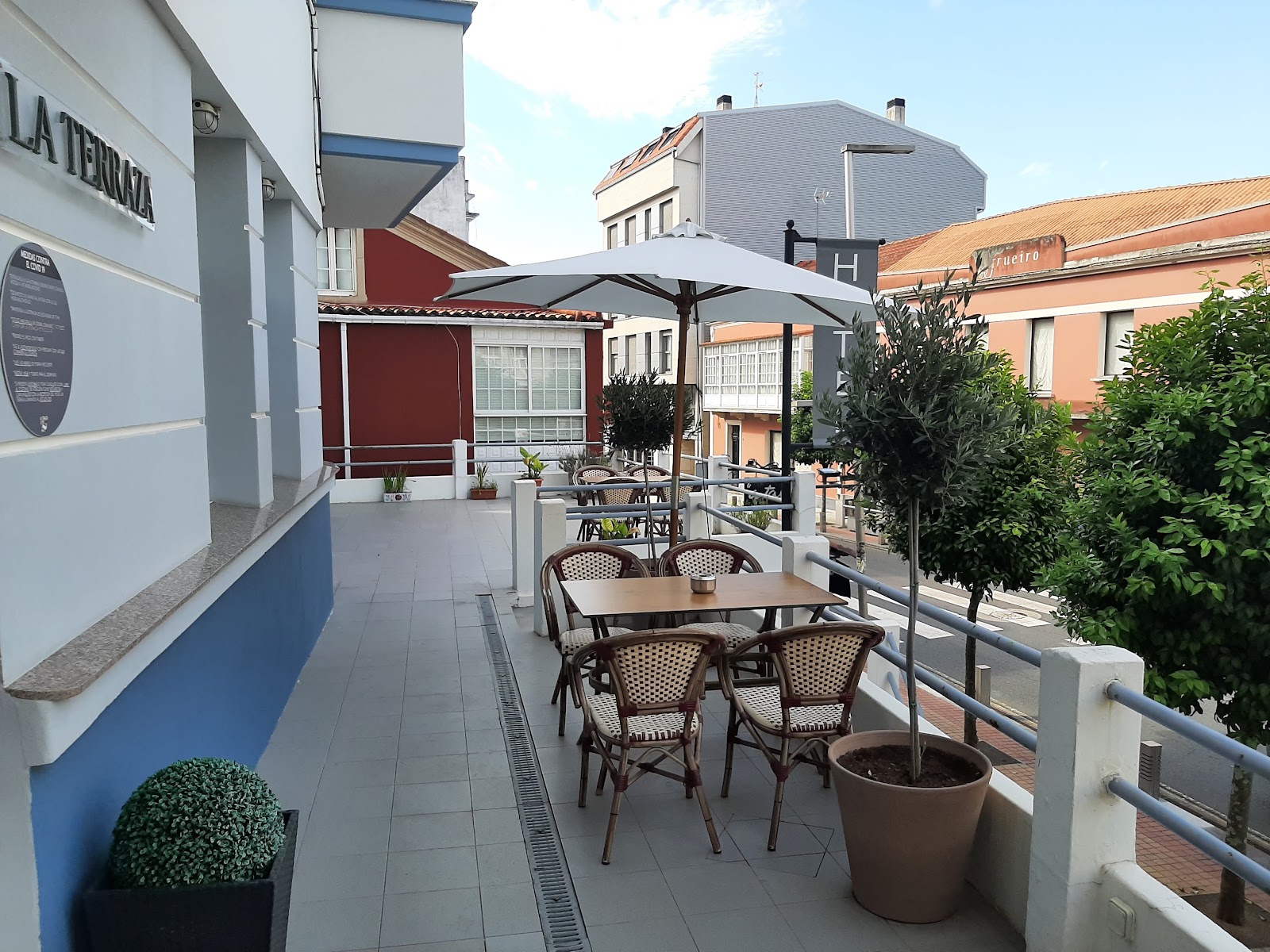 Hotel La Terraza, hotel accommodation in Miño on the Camino Inglés
