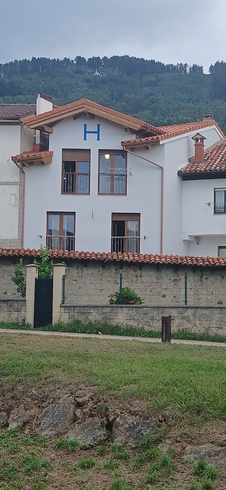 Villa de Salas Alojamientos, hotel accommodation in Salas on the Camino Primitivo