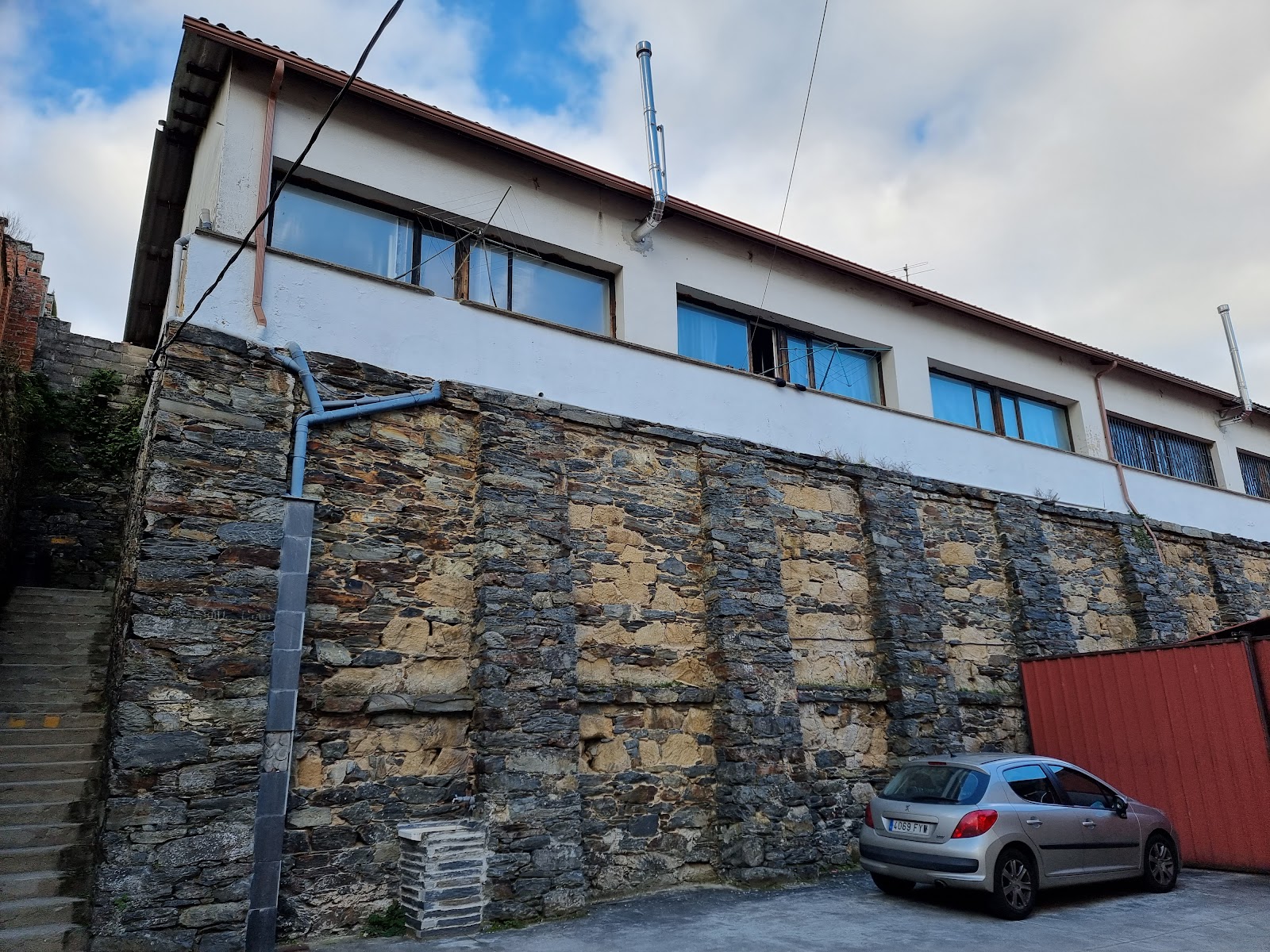Public Pilgrims Hostel in Pola de Allande, albergue accommodation in Pola de Allande on the Camino Primitivo