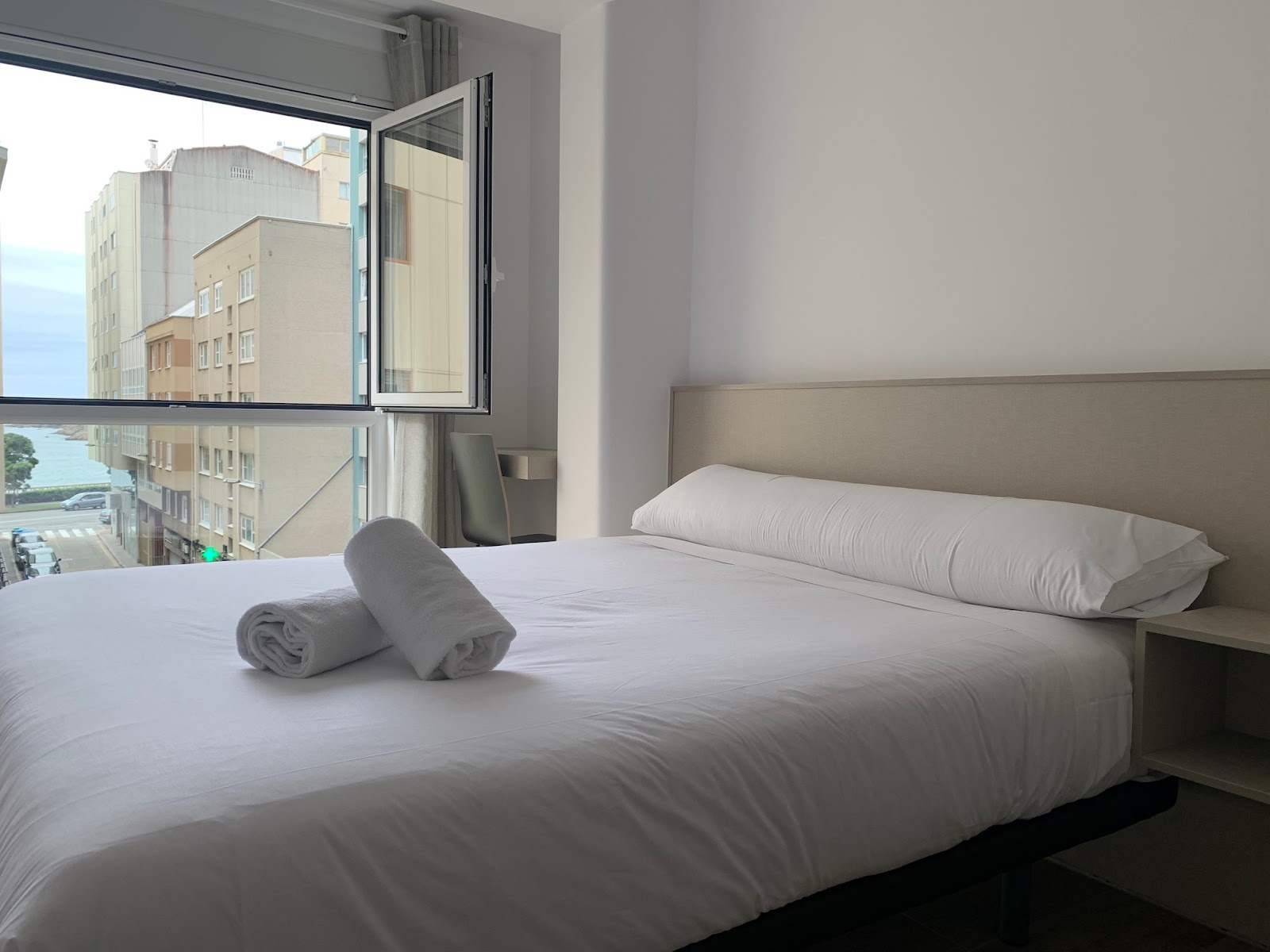 Oxford Suites ciudad de a coruña photo 2, guesthouse accommodation in A Coruña on the Camino Inglés