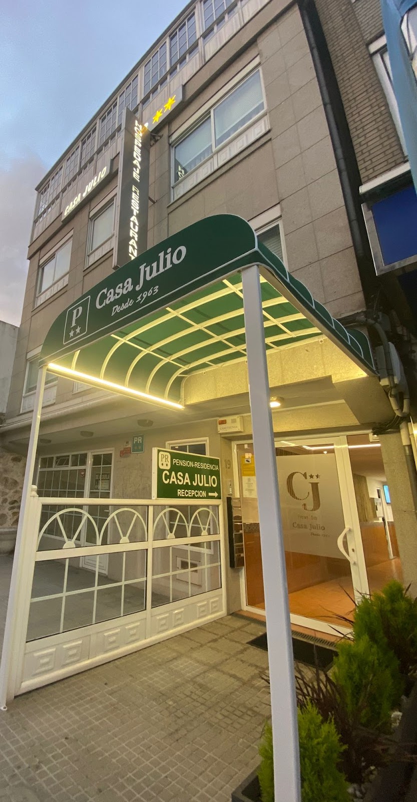 HOSTAL CASA JULIO, guesthouse accommodation in O Burgo on the Camino Inglés