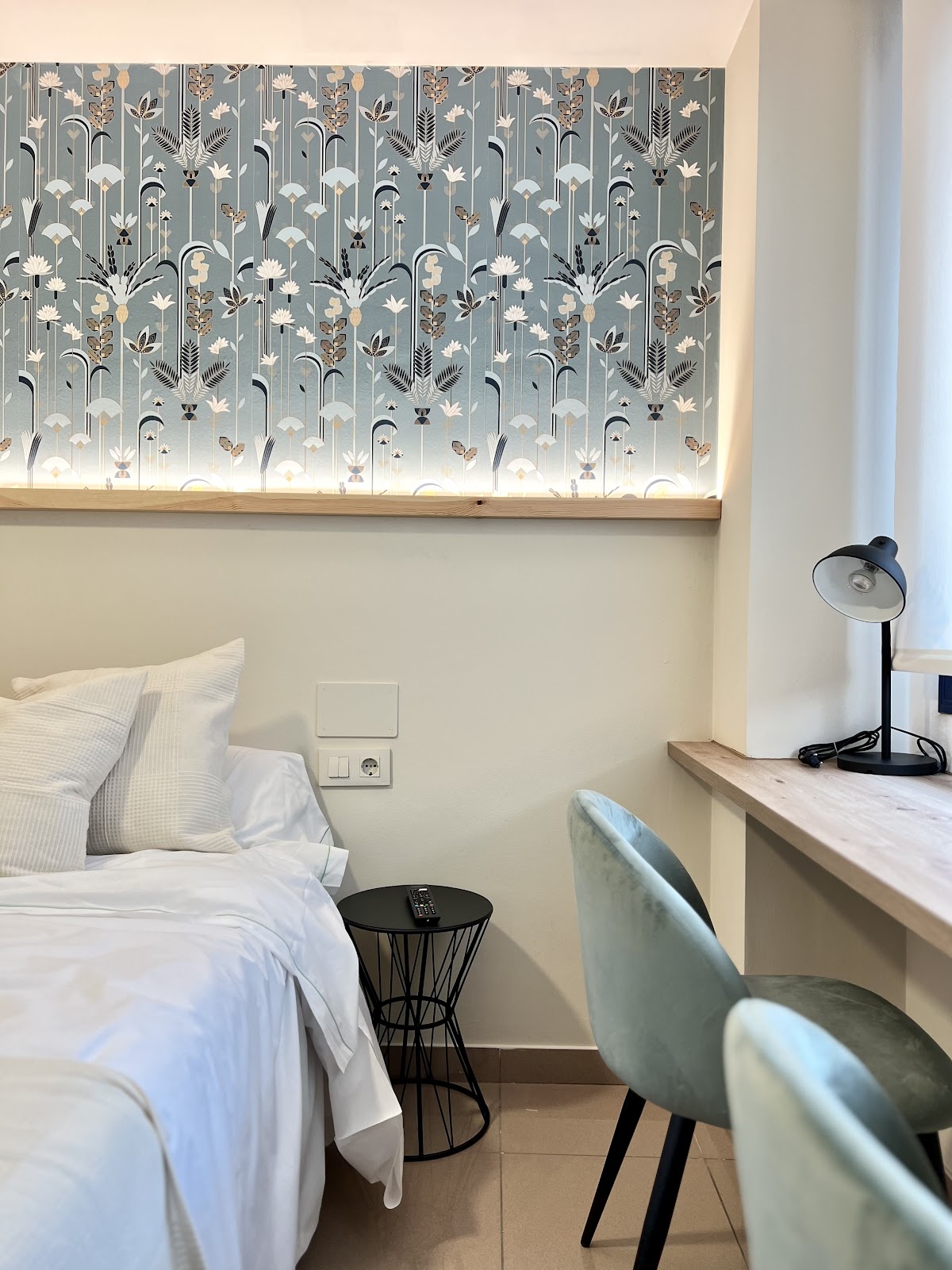 La Poetisa, hotel accommodation in O Burgo on the Camino Inglés
