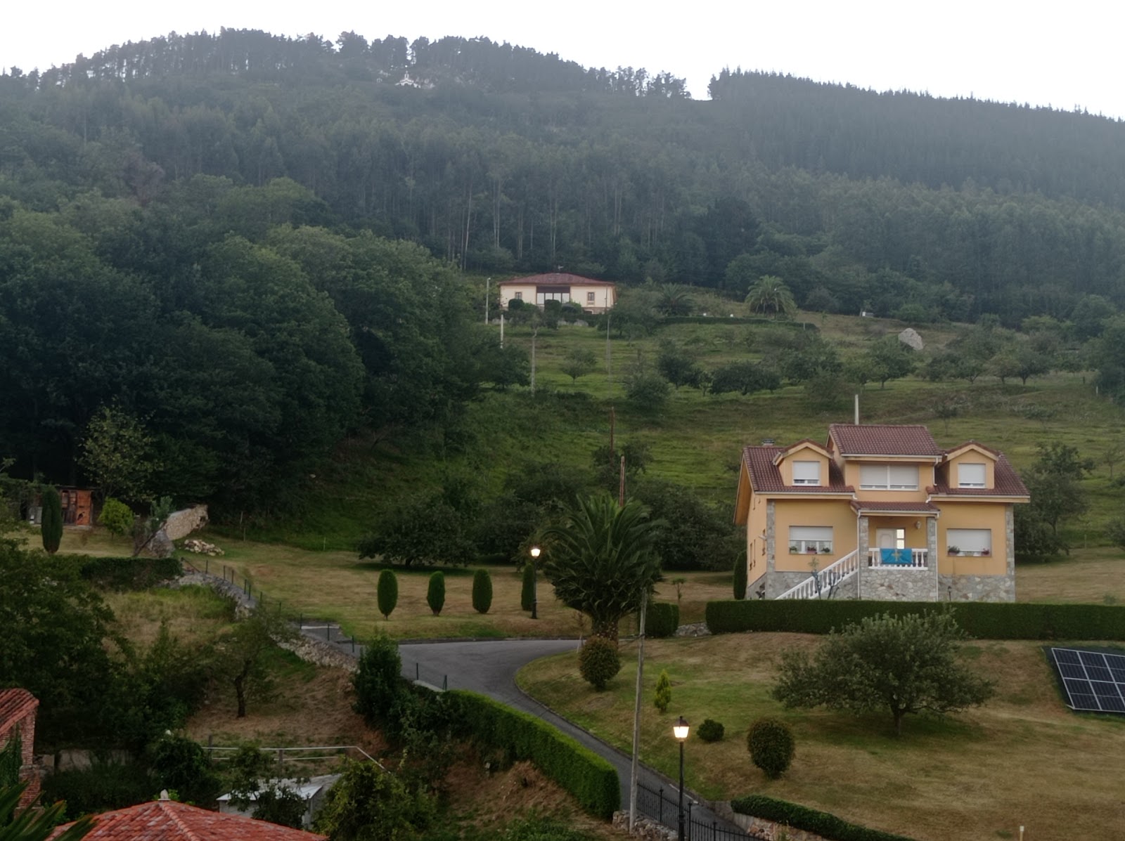 Apartamentos Pimo Plus La Pola, apartment accommodation in Salas on the Camino Primitivo
