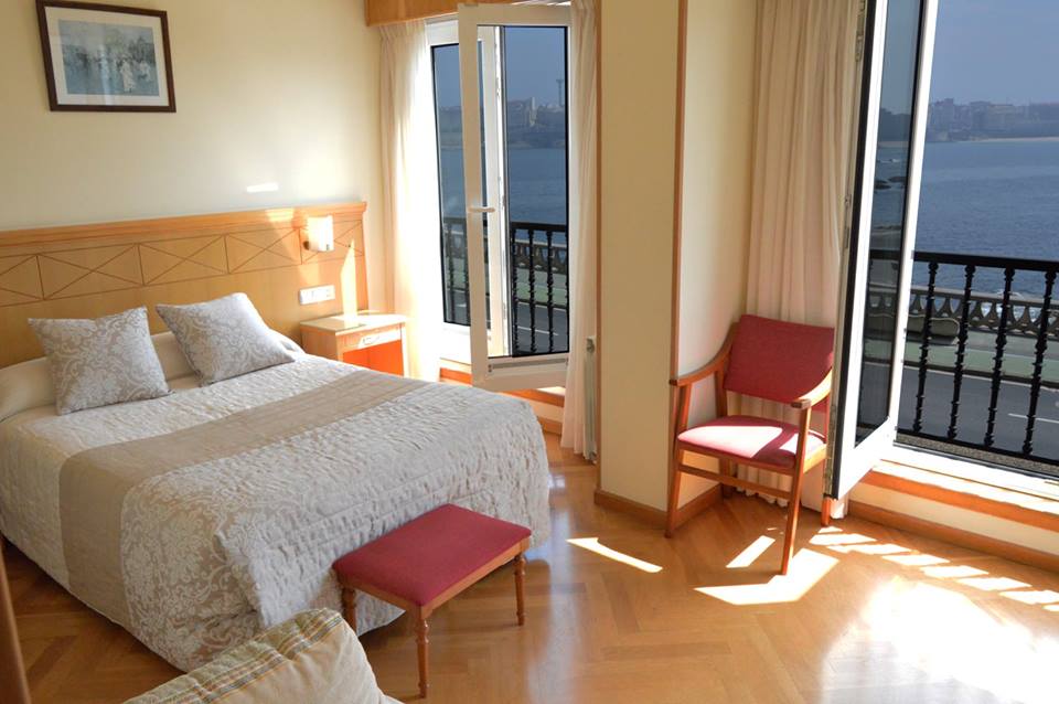 Hotel Cristal 2, hotel accommodation in A Coruña on the Camino Inglés
