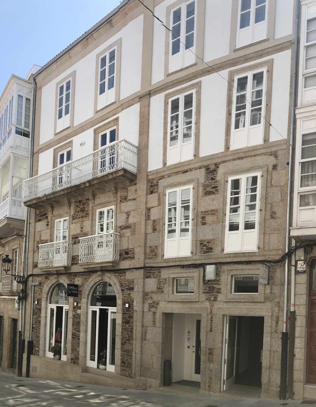 Pórtico Hostal, accommodation listing in Betanzos on the Camino Inglés
