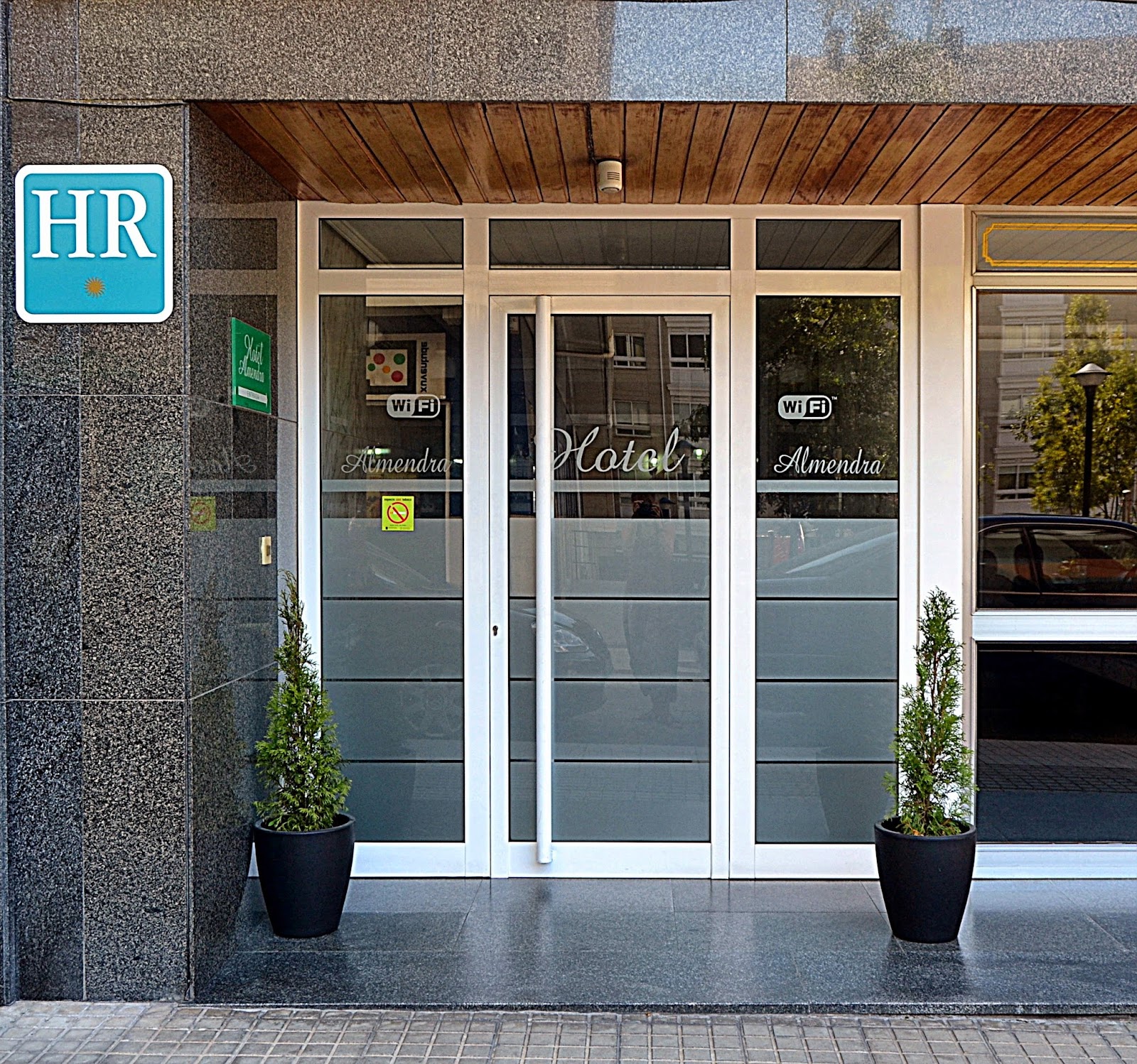 Hotel Almendra, hotel accommodation in Ferrol on the Camino Inglés