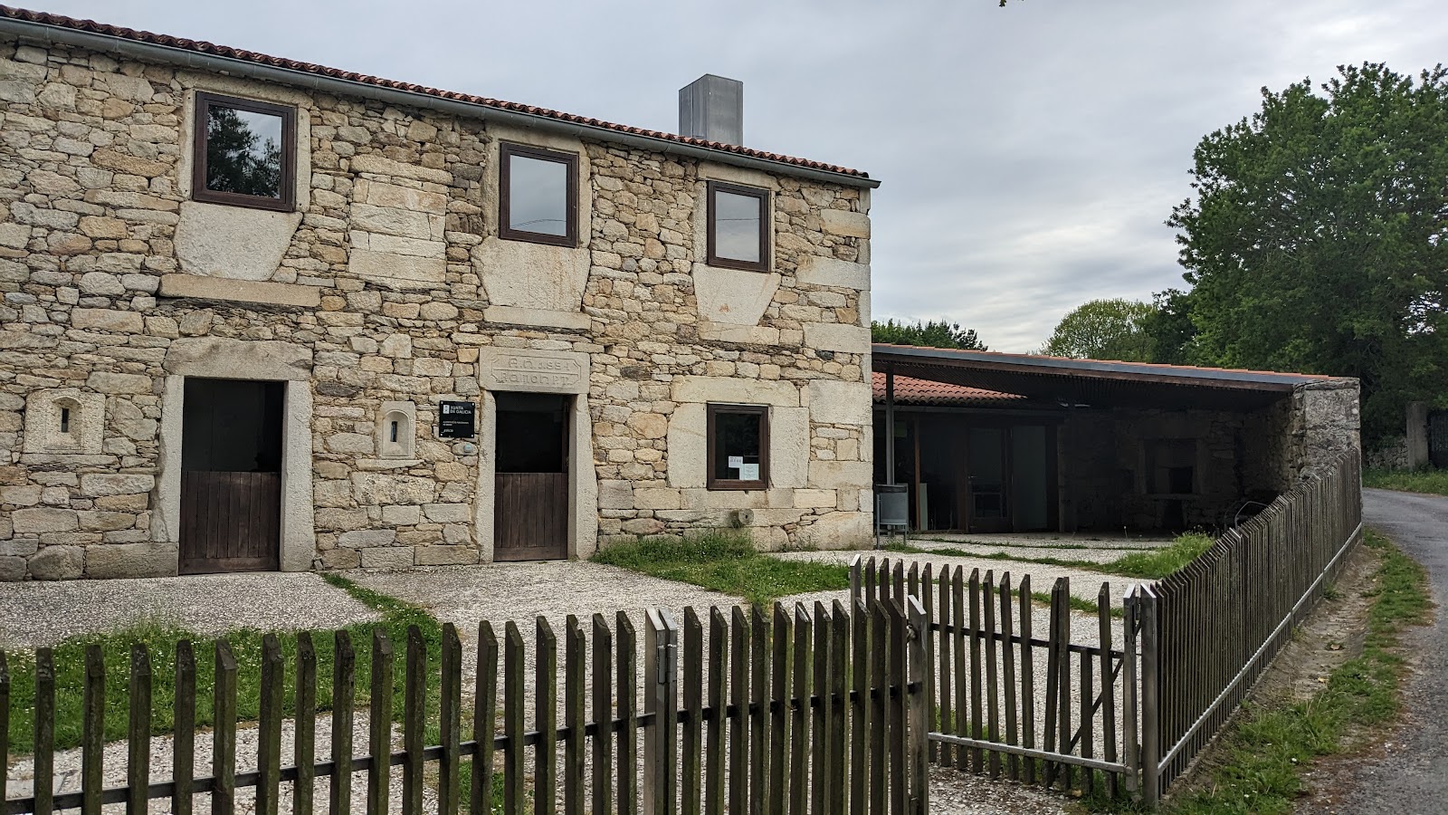 Albergue peregrinos, albergue accommodation in As Seixas on the Camino Primitivo