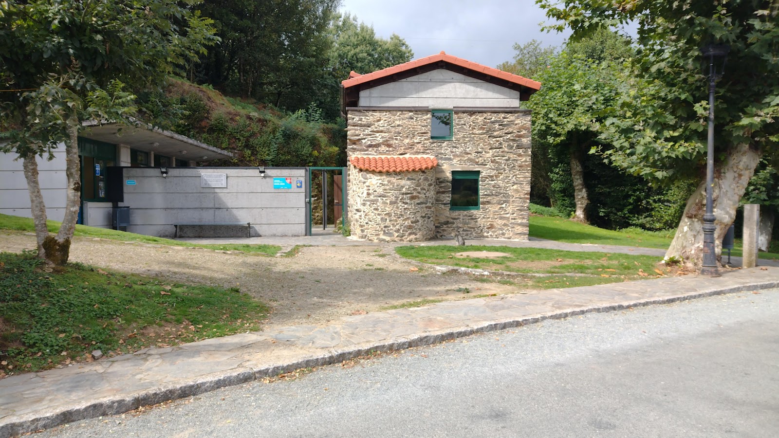 Albergue de Peregrinos de Bruma, albergue accommodation in Hospital de Bruma on the Camino Inglés