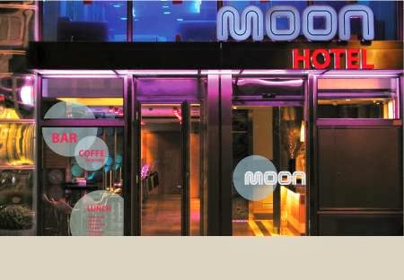 Moon, hotel accommodation in A Coruña on the Camino Inglés