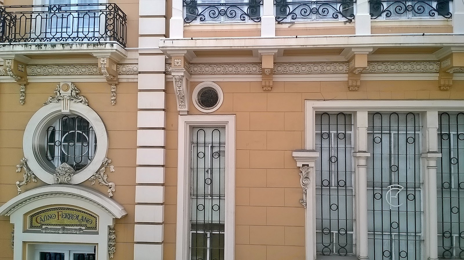 Hostal El Cairo, guesthouse accommodation in Ferrol on the Camino Inglés