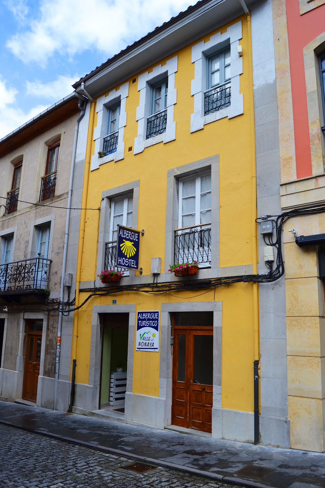Albergue Valle del Nonaya, albergue accommodation in Salas on the Camino Primitivo