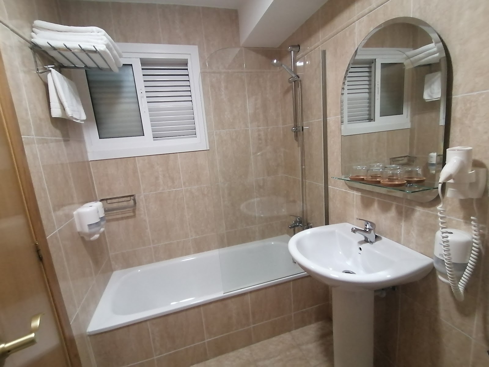 Hotel Crisol de las Rías photo 3, hotel accommodation in Miño on the Camino Inglés
