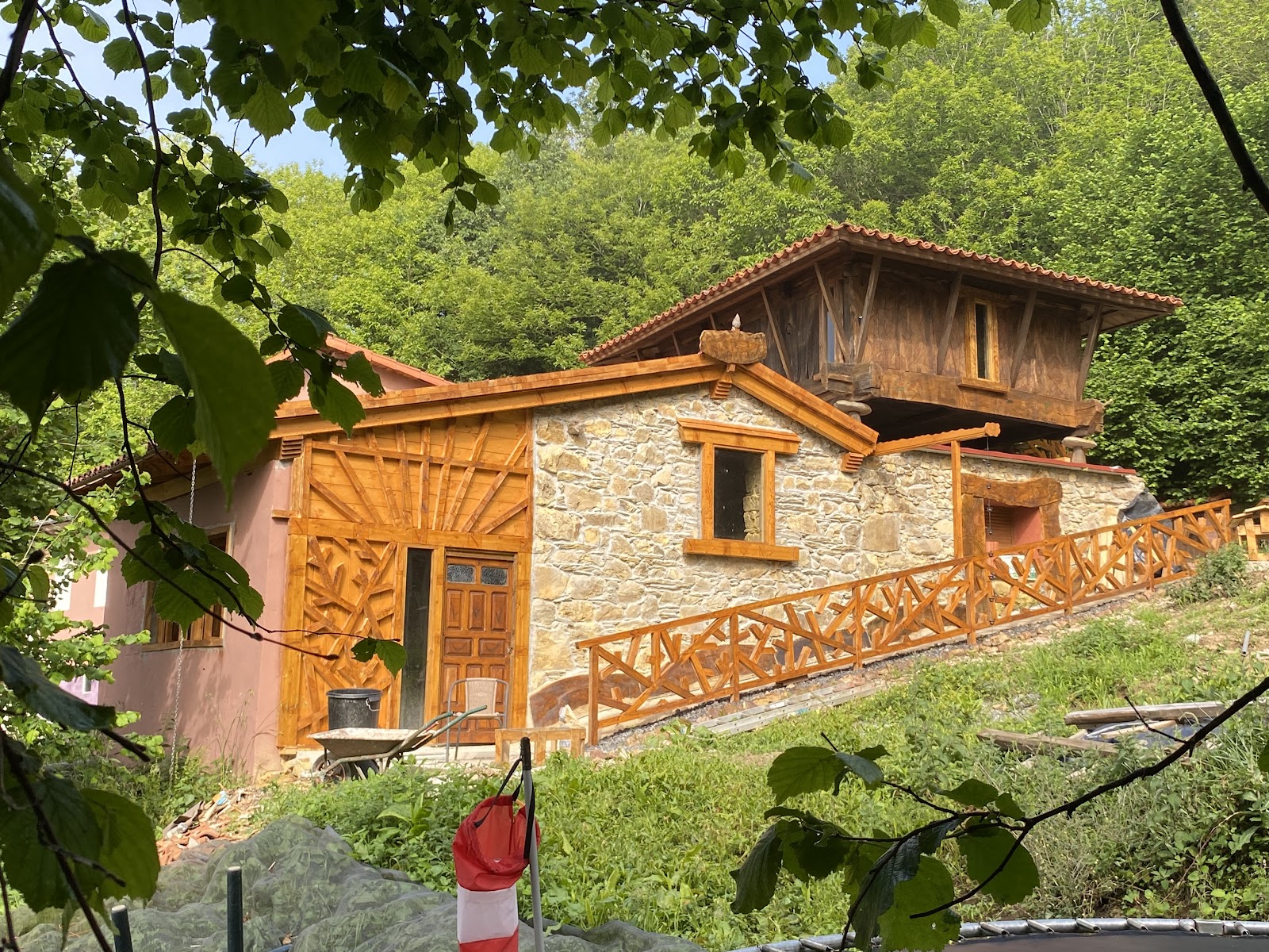 Albergue De Samblismo, albergue accommodation in Borres on the Camino Primitivo